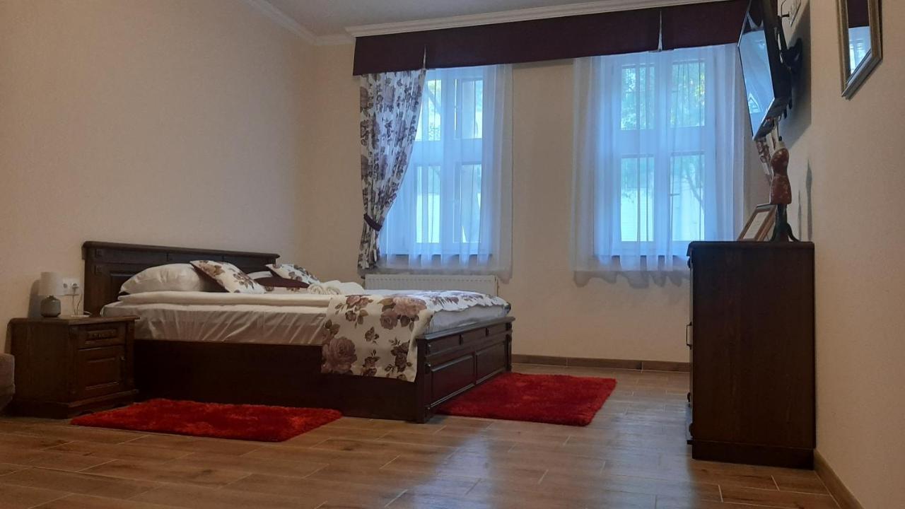 Toscana Apartman Gyula Eksteriør bilde