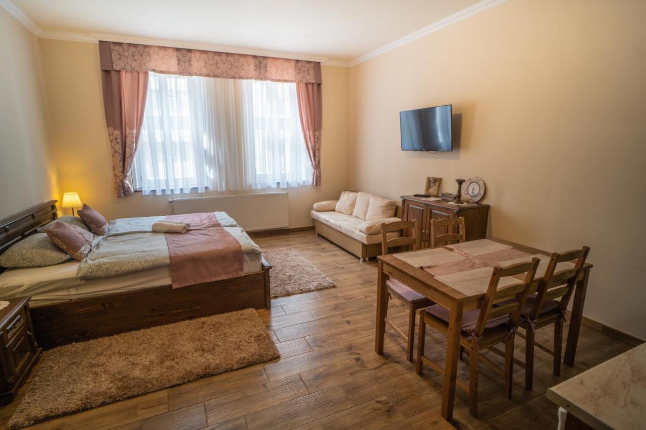 Toscana Apartman Gyula Eksteriør bilde