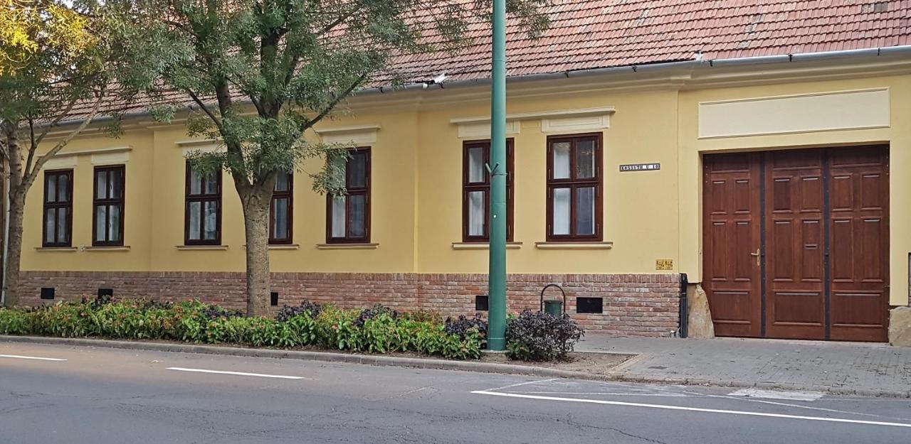 Toscana Apartman Gyula Eksteriør bilde