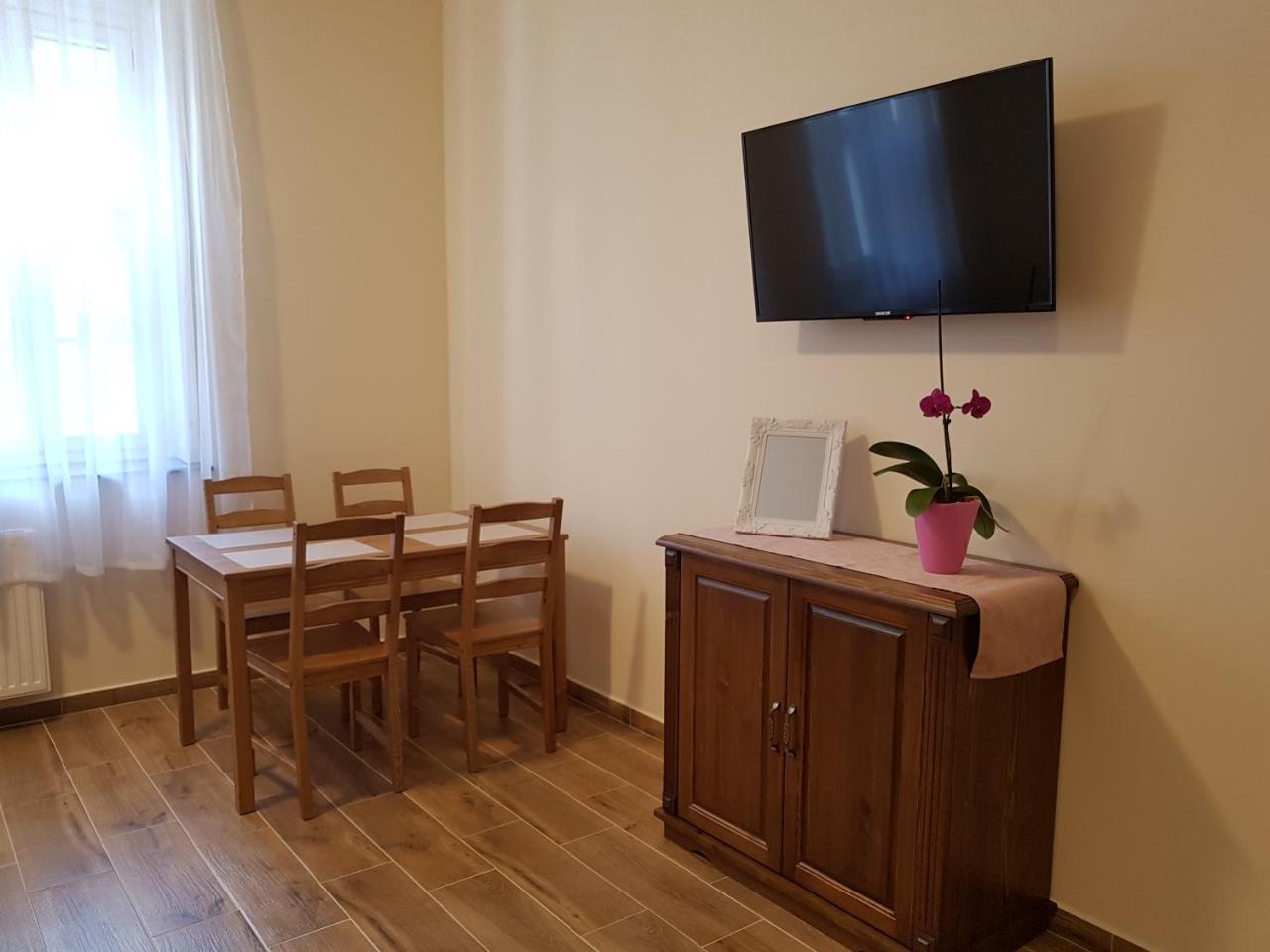 Toscana Apartman Gyula Eksteriør bilde