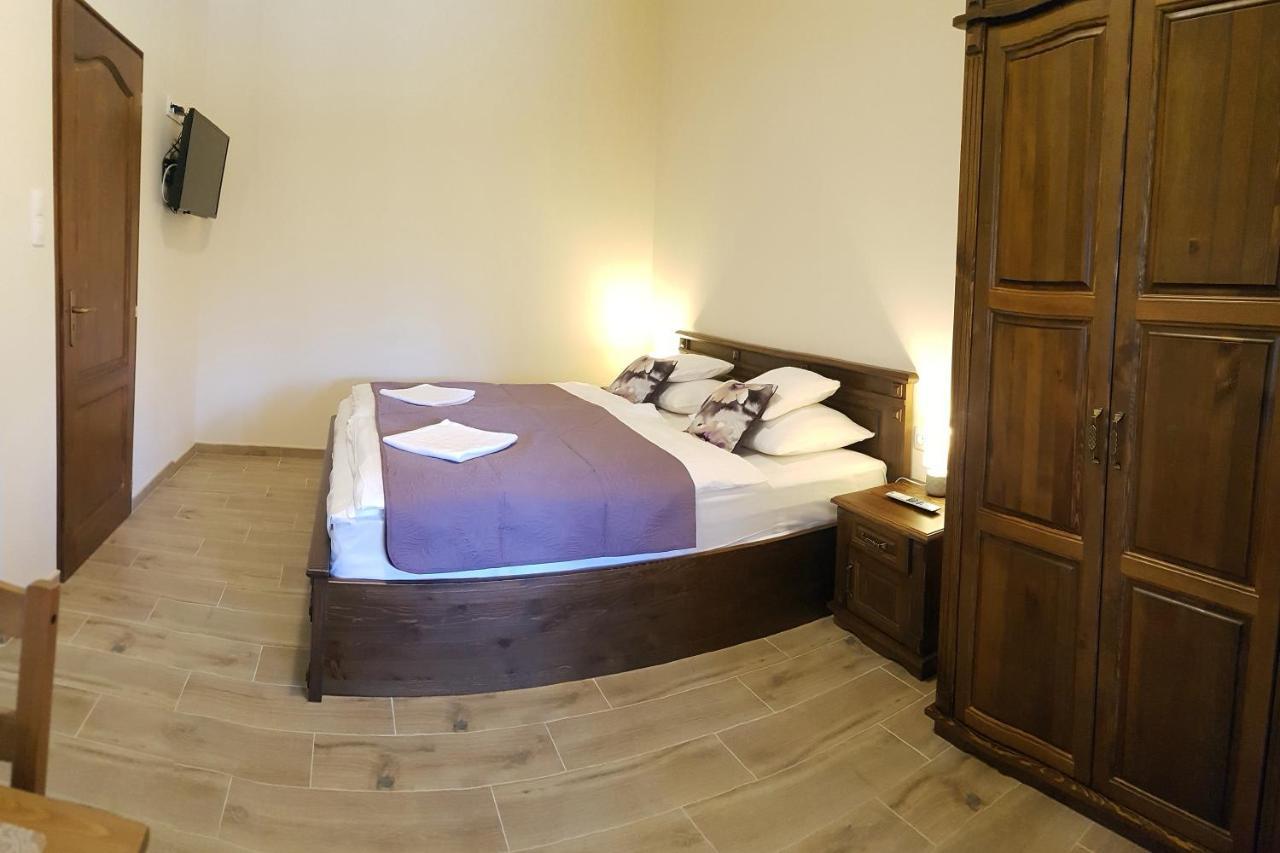 Toscana Apartman Gyula Eksteriør bilde