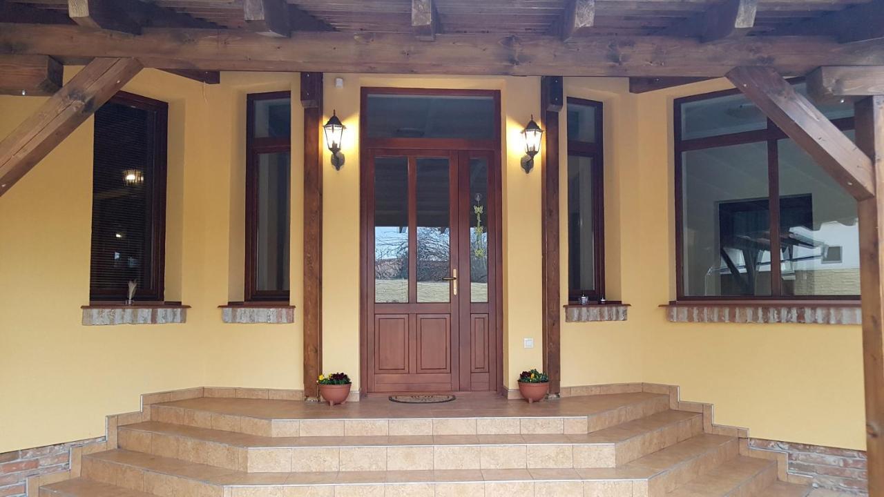 Toscana Apartman Gyula Eksteriør bilde