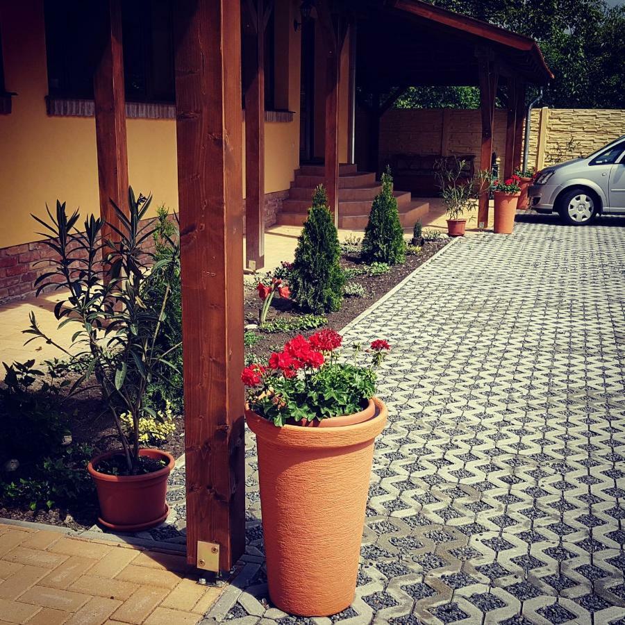 Toscana Apartman Gyula Eksteriør bilde