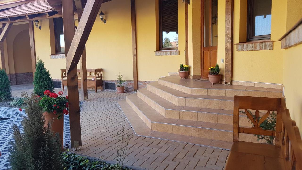 Toscana Apartman Gyula Eksteriør bilde